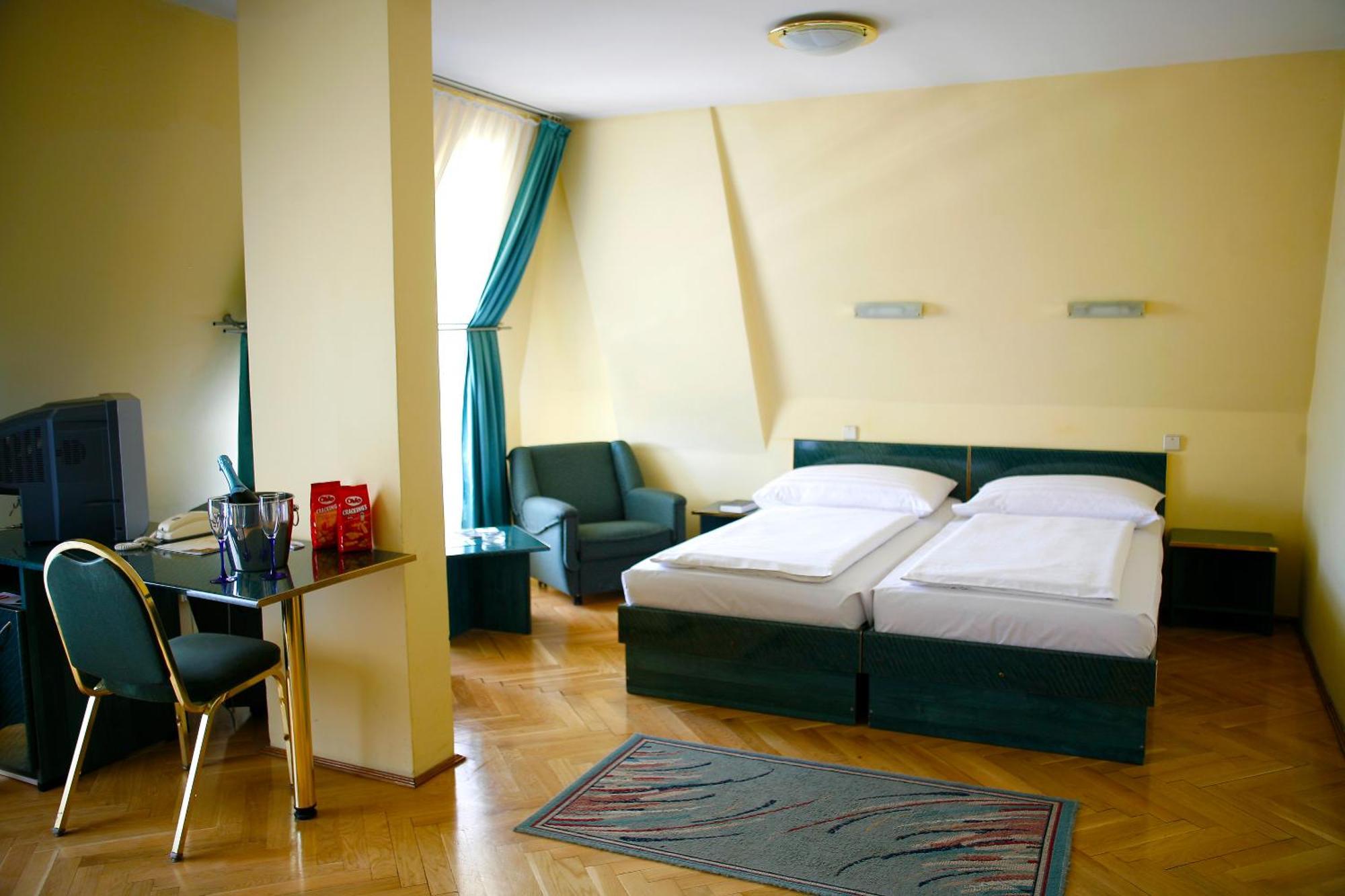 Hotel Bara Будапешт Экстерьер фото